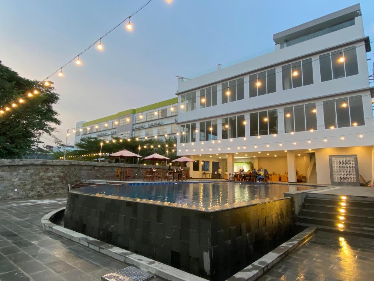Airish Hotel Palembang Exterior photo