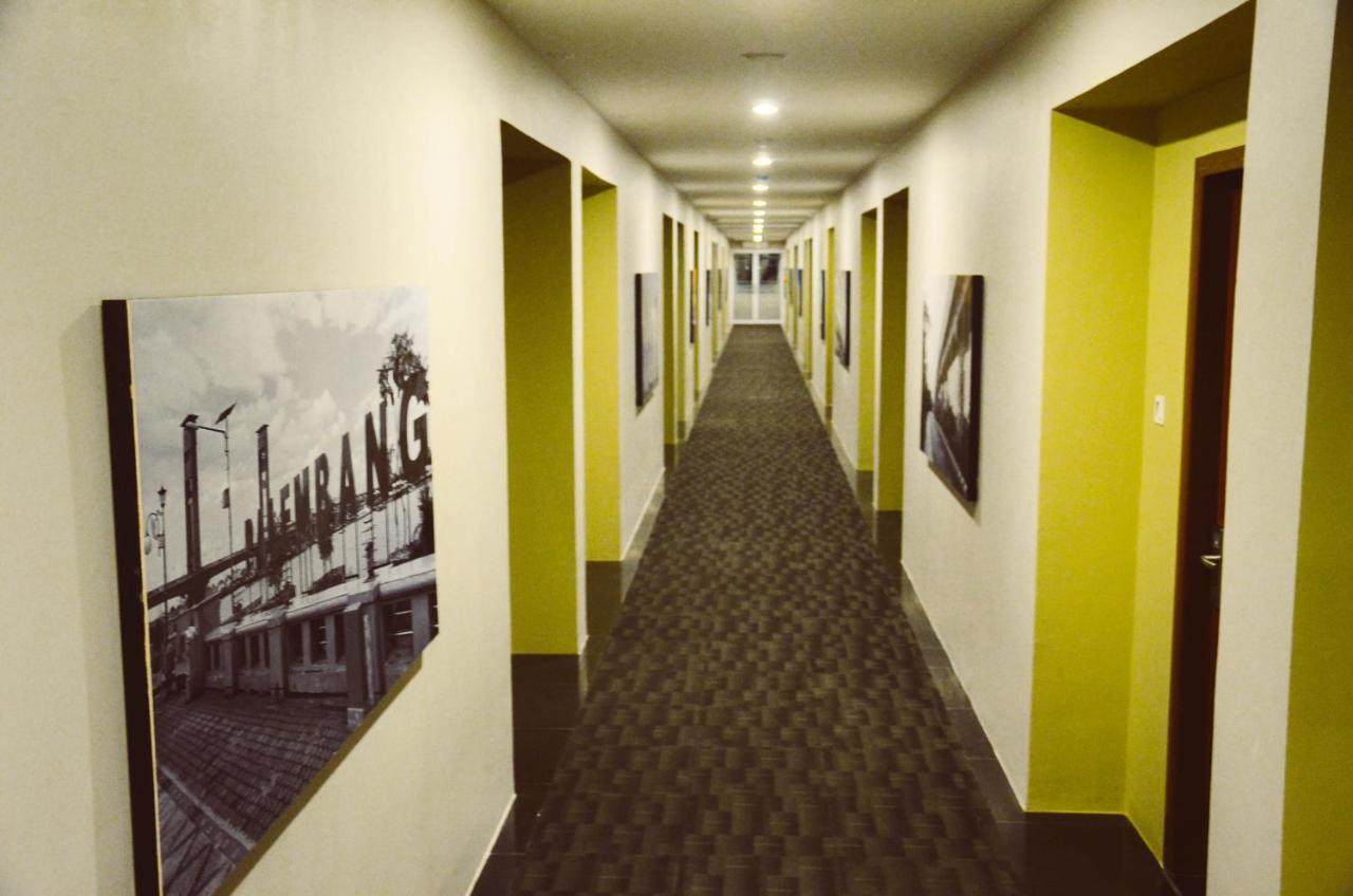 Airish Hotel Palembang Exterior photo