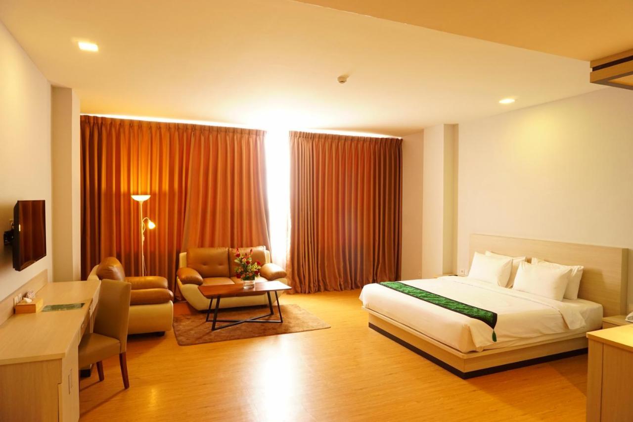 Airish Hotel Palembang Exterior photo