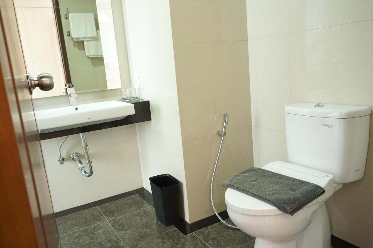 Airish Hotel Palembang Exterior photo