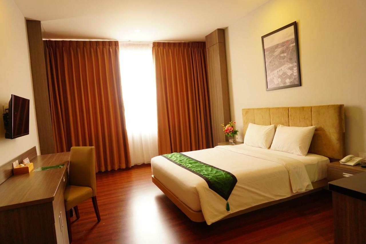 Airish Hotel Palembang Exterior photo