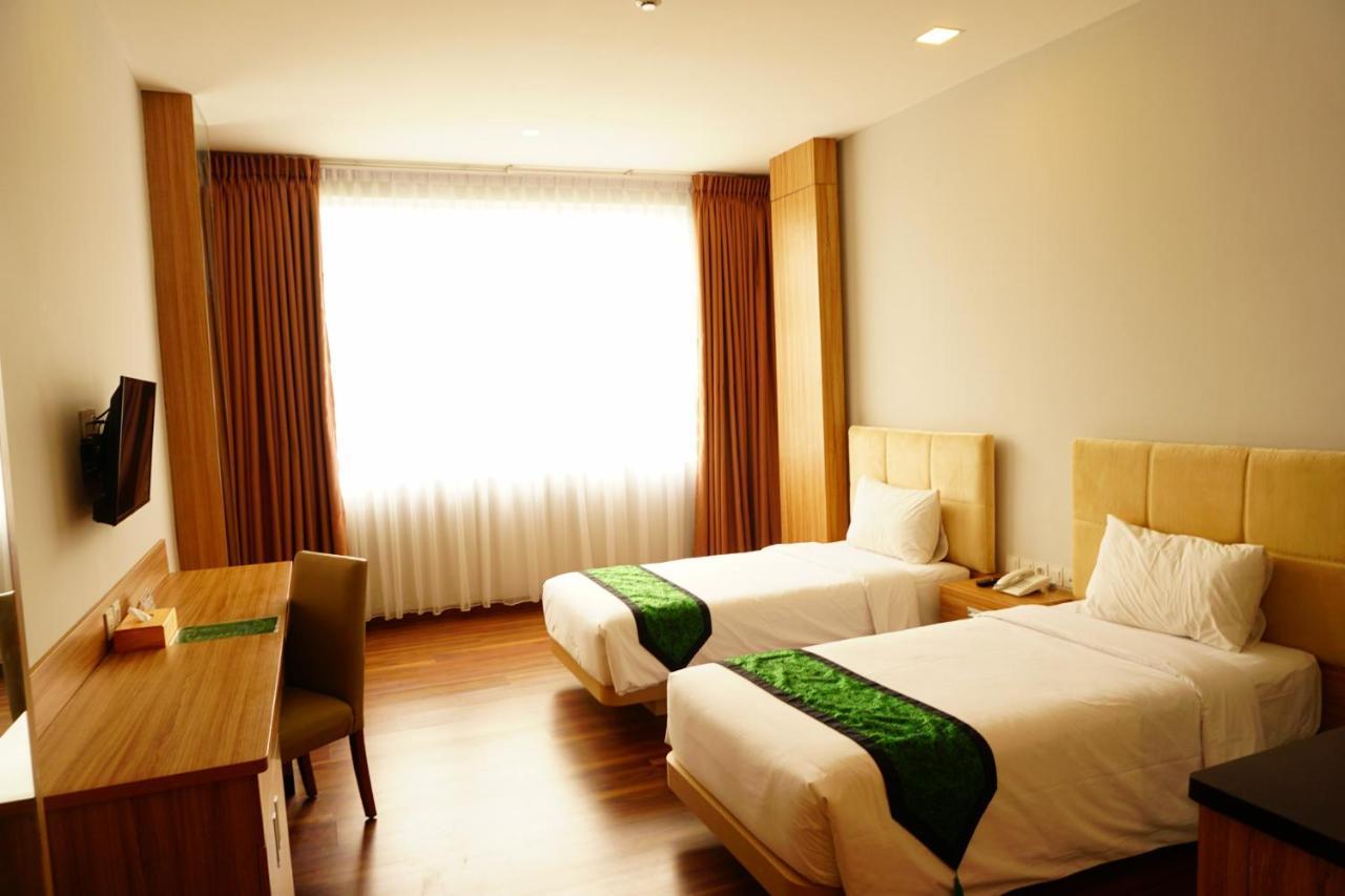 Airish Hotel Palembang Exterior photo