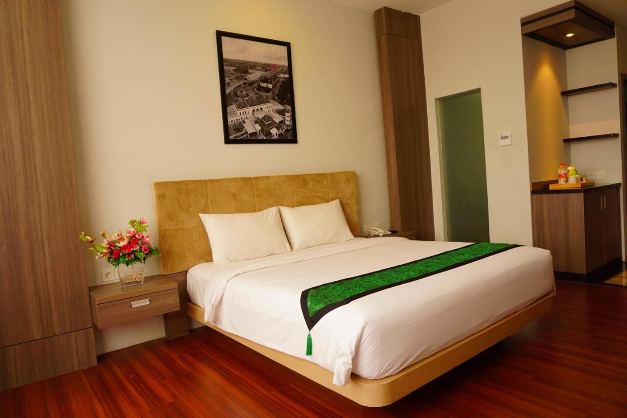 Airish Hotel Palembang Exterior photo
