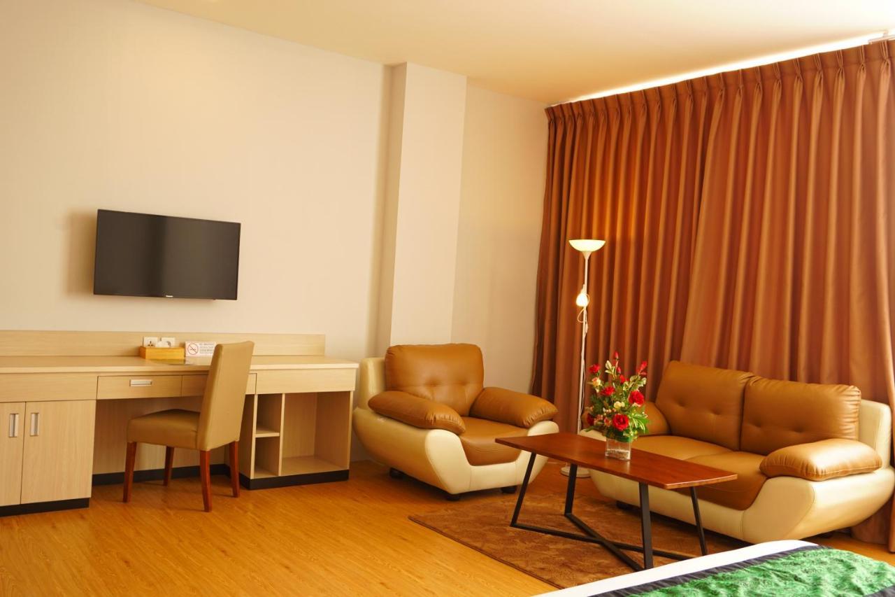 Airish Hotel Palembang Exterior photo